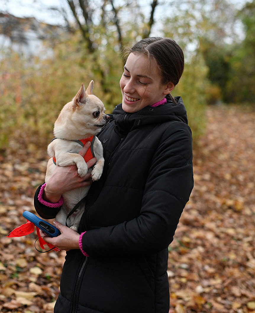 Darja mit ihrem Hund | Foto: Picture Alliance/Frank May