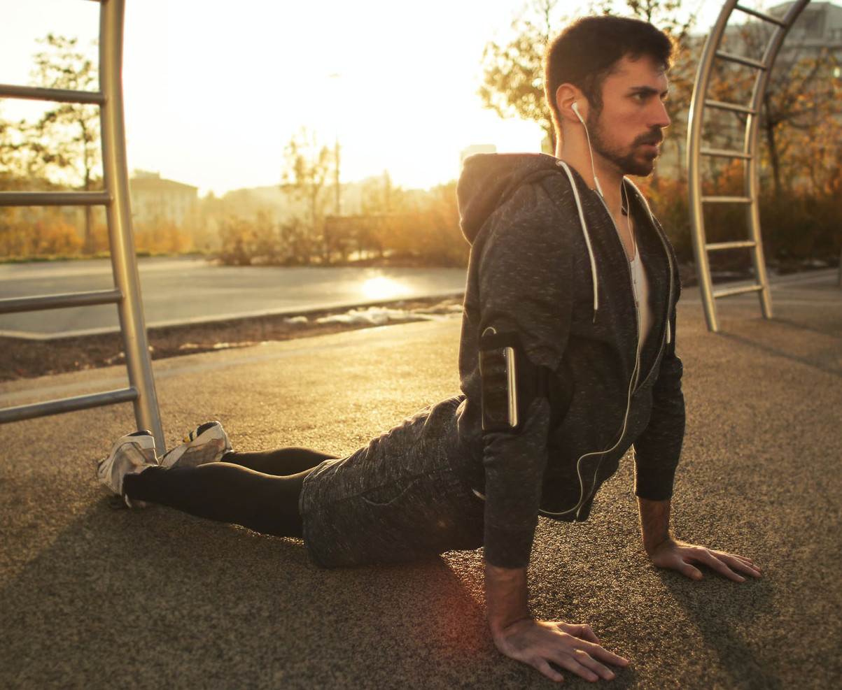 Mann beim Yoga | Bildquelle: Pexels/Andrea Piacquadio