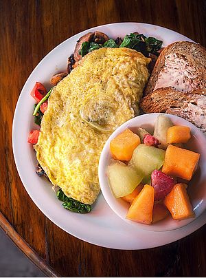 Frühstück mit Rührei & Obst | Bildquelle: pixabay