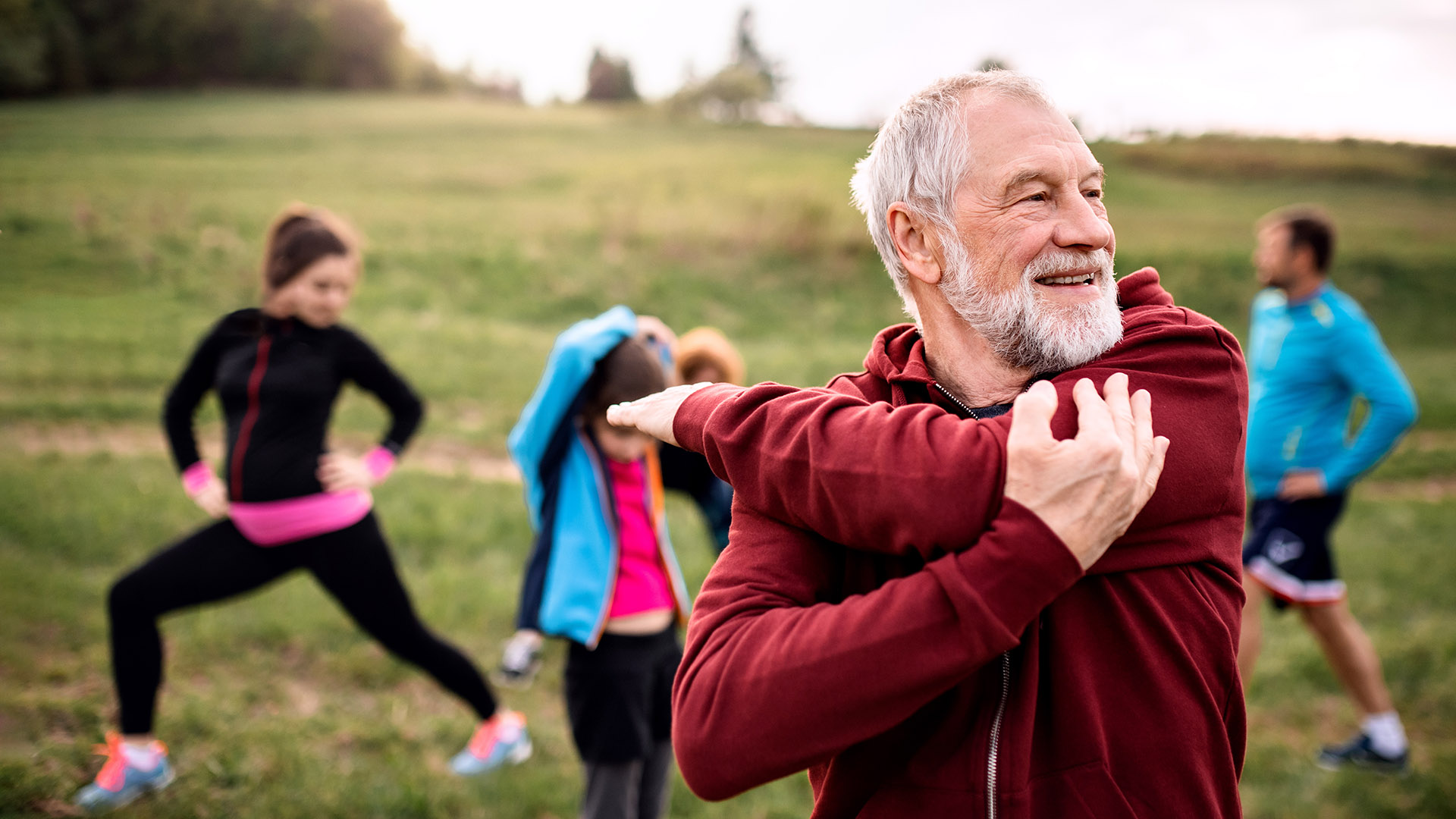 1920_StretchingSenior | Bildquelle: AdobeStock 305465055 