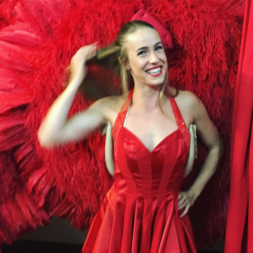 Backstage Lea im Moulin Rouge | Bildquelle: Wolf Simon