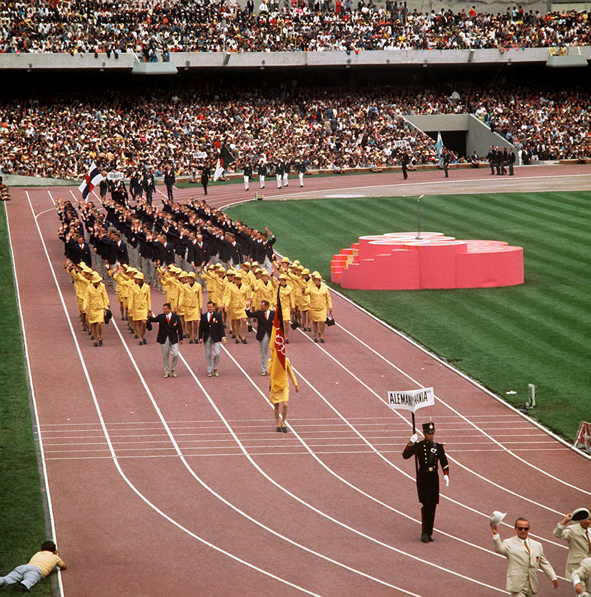 Einmarsch Deutsche Delegation Olympia 1972 | Bildquelle: Picture Alliance