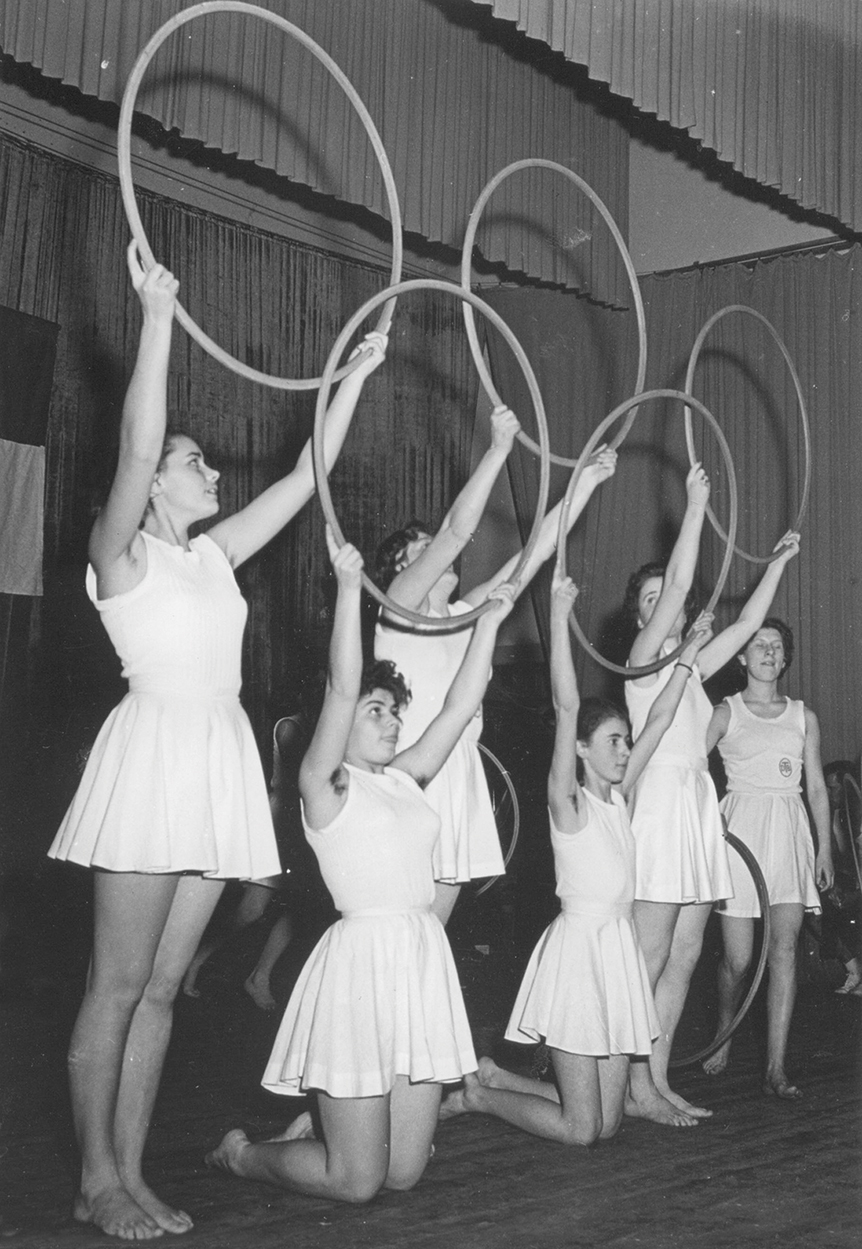 Stiftungsfest 1957, Reifengymnastik | Bildquelle: DTB-Archiv